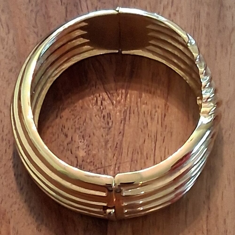 Vintage Gold-Tone Hinged Clamper Bangle Bracelet - Picture 3 of 7